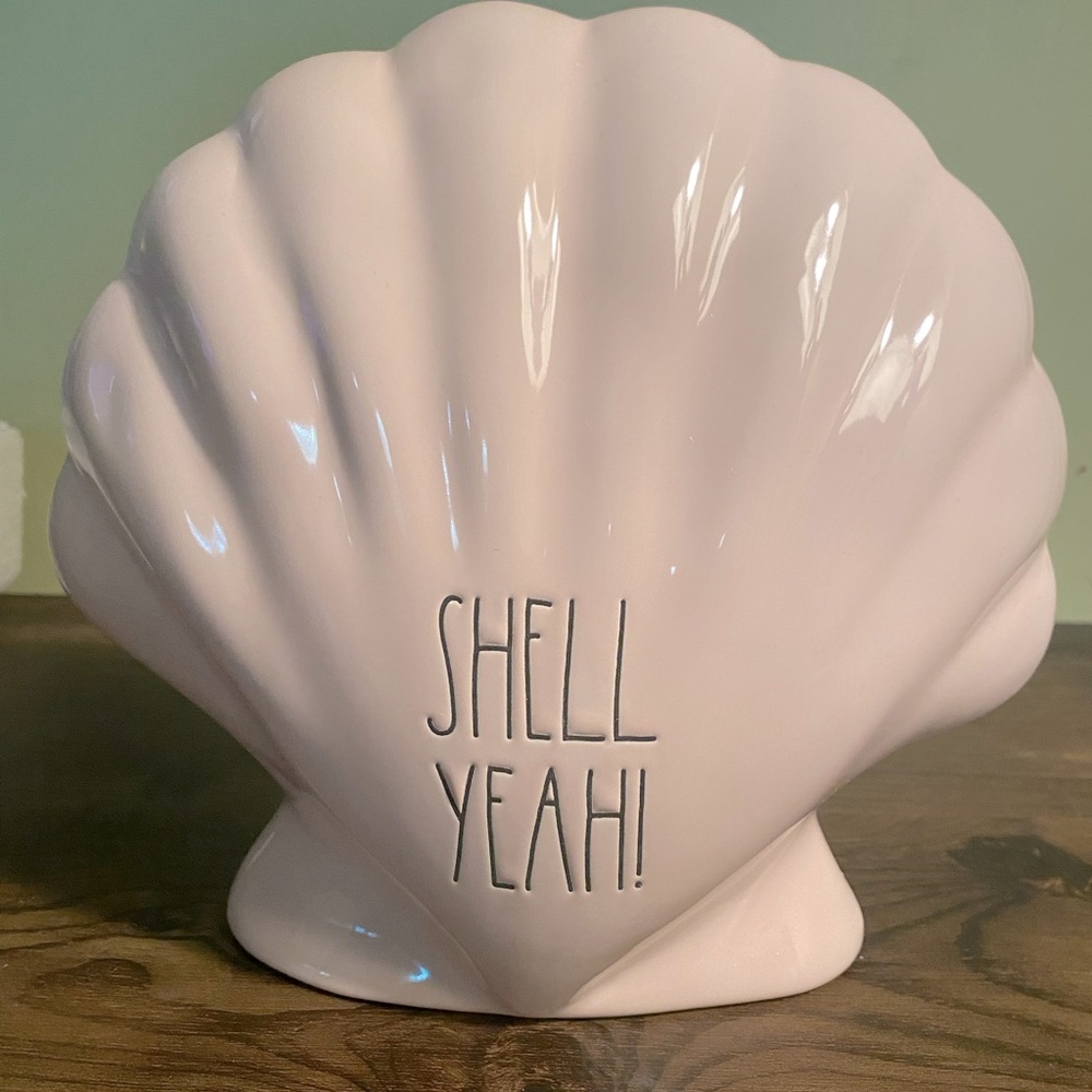 Brand New in Box Rae Dunn “Shell Yeah” large ceramic seashell in light pink